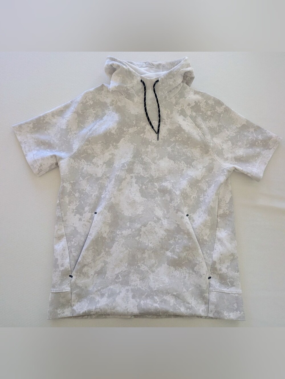 Old Navy Men's Active Dynamic Fleece Short Sleeve Hoodie Shirt White Camo Sz M